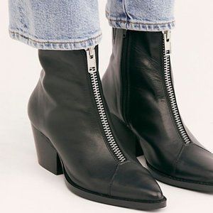 Jeffrey Campbell Landyn Boot in Black
